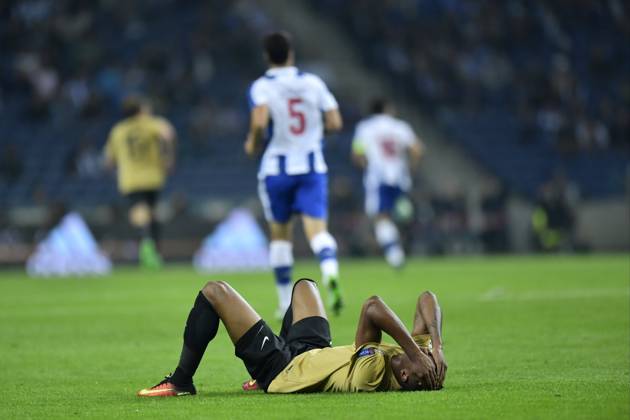 FC Porto v Club Brugge - UEFA Champions League PORTO, PORTUGAL - NOVEMBER 2 : An injured Moraes Ferreira Da Silva Wesley forward of Club Brugge during the Champions League Group H stage match of FC Porto against Club Brugge at the Estadio do Dragao on November 02, 2016 in Porto, Portugal, 2 11 2016 Porto Portugal Copyright: xNicoxVereeckenx 10611910-014