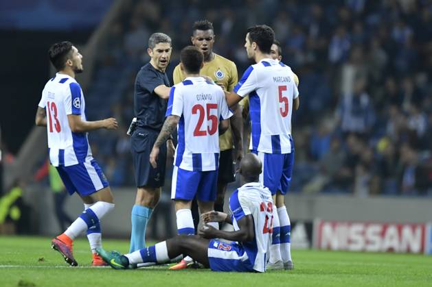 FC Porto v Club Brugge - UEFA Champions League PORTO, PORTUGAL - NOVEMBER 2 : Issues between Moraes Ferreira Da Silva Wesley forward of Club Brugge and Danilo of FC Porto during the Champions League Group H stage match of FC Porto against Club Brugge at the Estadio do Dragao on November 02, 2016 in Porto, Portugal, 2 11 2016 Porto Portugal Copyright: xNicoxVereeckenx 10611910-028