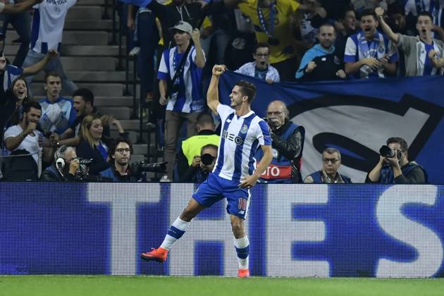 FC Porto v Club Brugge - UEFA Champions League PORTO, PORTUGAL - NOVEMBER 2 : Andre Silva of FC Porto celebrates scoring the opening goal during the Champions League Group H stage match of FC Porto against Club Brugge at the Estadio do Dragao on November 02, 2016 in Porto, Portugal, 2 11 2016 Porto Portugal Copyright: xNicoxVereeckenx 10611910-034