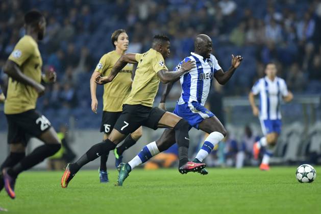 FC Porto v Club Brugge - UEFA Champions League PORTO, PORTUGAL - NOVEMBER 2 : Danilo of FC Porto is attacking in front of Moraes Ferreira Da Silva Wesley forward of Club Brugge during the Champions League Group H stage match of FC Porto against Club Brugge at the Estadio do Dragao on November 02, 2016 in Porto, Portugal, 2 11 2016 Porto Portugal Copyright: xNicoxVereeckenx 10611910-047