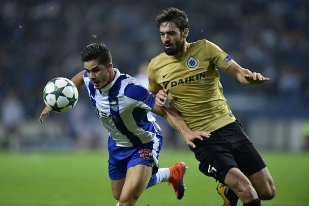 FC Porto v Club Brugge - UEFA Champions League PORTO, PORTUGAL - NOVEMBER 2 : Benoit Poulain defender of Club Brugge is fighting for the ball with Andre Silva of FC Porto during the Champions League Group H stage match of FC Porto against Club Brugge at the Estadio do Dragao on November 02, 2016 in Porto, Portugal, 2 11 2016 Porto Portugal Copyright: xNicoxVereeckenx 10611910-052