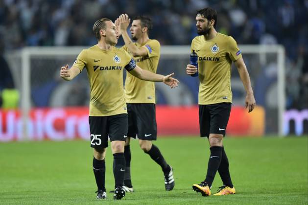 FC Porto v Club Brugge - UEFA Champions League PORTO, PORTUGAL - NOVEMBER 2 : Ruud Vormer midfielder of Club Brugge and Benoit Poulain defender of Club Brugge looking dejected on the final whistle after the defeat during the Champions League Group H stage match of FC Porto against Club Brugge at the Estadio do Dragao on November 02, 2016 in Porto, Portugal, 2 11 2016 Porto Portugal Copyright: xNicoxVereeckenx 10611910-070