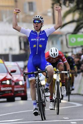 Paris - Nice 2017 - stage 8 NICE, FRANCE - MARCH 12 : DE LA CRUZ MELGAREJO David (ESP) Rider of Quick-Step Floors Cycling team celebrates winning in front of CONTADOR Alberto (ESP) Rider of Trek - Segafredo during stage 08 of the 75th edition of the Paris - Nice cycling race, a stage of 115,5 km with start and finish in Nice on March 12, 2017 in Nice, France, 12 03 2017 Nice France Copyright: xNicoxVereeckenx 10632311-053