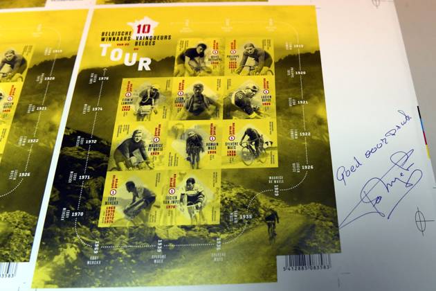 NEW STAMPS BELGIAN TOUR WINNERS Pc Eddy Merckx en Lucien Van Impe onthullen hun eigen postzegel van bpost met Eddy Merckx, Lucien Van Impe en CEO Koen Van Gerven - Cp Eddy Merckx et Lucien Van Impe dévoilent leur propre timbre-poste de bpost avec Eddy Merckx, Lucien Van Impe et le CEO Koen Van Gerven 07 06 2017 pict. TG Photo News MECHELEN Belgium  Copyright: xTgx 10647614-006