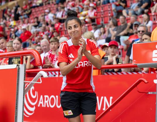Fußball, Frauen, Testspiel, Saison 2024 2025, 1. FC Union Berlin - SV Werder Bremen, Sarah Abu Sabbah (1. Frauen 1. FC Union) bei der Teamvorstellung, 03.08. 2024, Copyright: xMatthiasxKochx