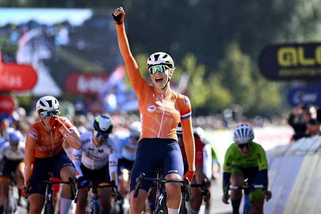 Bilder des Jahres 2024, Sport 09 September Sport Themen der Woche KW37 Sport Bilder des Tages UEC Road European Championships Limburg 13 09 2024 Hasselt, Belgium - September 13 : VAN ROOIJEN Sofie (NED) wins during the Women U23 Road Race of the 2024 UEC Road European Championships Limburg Flanders on September 13, 2024 in Hasselt, Belgium, 13 09 2024 ( Motordriver Kenny Verfaillie - Hasselt Belgium  Copyright: xVincentxKalutx