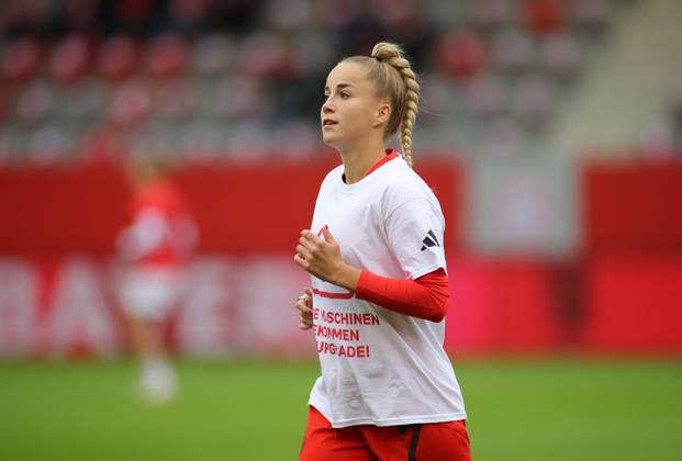 München, Deutschland 13. September 2024: Fussball, FRAUEN, GOOGLE PIXEL FRAUEN-BUNDESLIGA, Saison 2024 2025, FC Bayern München - RB Leipzig, Campus Giulia Gwinn (FC Bayern München) Kopf, Oberkörper, hier beim Aufwärmen