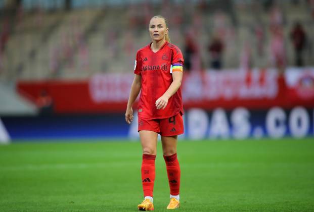 München, Deutschland 13. September 2024: Fussball, FRAUEN, GOOGLE PIXEL FRAUEN-BUNDESLIGA, Saison 2024 2025, FC Bayern München - RB Leipzig, Campus Glodis Perla Viggosdottir (FC Bayern München) stehend, Einzelaktion, Freisteller, Ganzkörperaufnahme