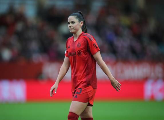 München, Deutschland 13. September 2024: Fussball, FRAUEN, GOOGLE PIXEL FRAUEN-BUNDESLIGA, Saison 2024 2025, FC Bayern München - RB Leipzig, Campus Sarah Zadrazil (FC Bayern München) Kopf, Oberkörper