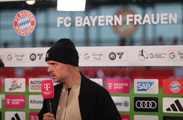 München, Deutschland 13. September 2024: Fussball, FRAUEN, GOOGLE PIXEL FRAUEN-BUNDESLIGA, Saison 2024 2025, FC Bayern München - RB Leipzig, Campus Alexander Straus (FC Bayern München) Kopf, Oberkörper beim Interview Magenta mit Sponsorenwand und Schriftzug FC Bayern Frauen