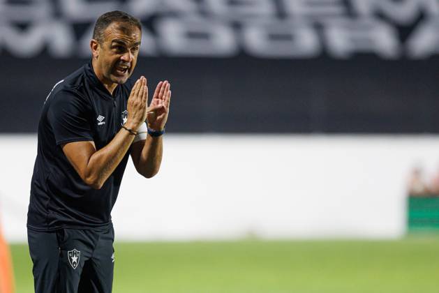 Filipe Martins seen during Liga Portugal game between teams of CF Estrela Amadora and Boavista FC at Estadio Jose Gomes (Maciej Rogowski) Amadora Estadio Jose Gomes Portugal Copyright: xMaciejxRogowskix estrela-boavista-24-25-146