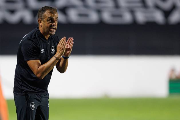 Filipe Martins seen during Liga Portugal game between teams of CF Estrela Amadora and Boavista FC at Estadio Jose Gomes (Maciej Rogowski) Amadora Estadio Jose Gomes Portugal Copyright: xMaciejxRogowskix estrela-boavista-24-25-147