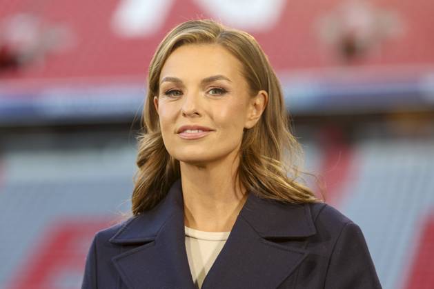 Laura Wontorra lacht, UEFA Champions League 2024 25 League Phase MD1, FC Bayern München v GNK Dinamo, Allianz Arena am 17. September 2024 in München, Deutschland. (Foto von Marco Steinbrenner DeFodi Images) Laura Wontorra smiles, UEFA Champions League 2024 25 League Phase MD1, FC Bayern München v GNK Dinamo, Allianz Arena, September 17, 2024 in Munich, Germany. (Photo by Marco Steinbrenner DeFodi Images) Defodi-700_muenchen_zagreb_20240917_174