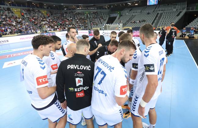 HC Zagreb v Aalborg Handbold - EHF Champions League ZAGREB, CROATIA - SEPTEMBER 18: HC Zagreb Head Coach Andrija Nikolic talks to the players during EHF Champions League Group Phase match between HC Zagreb and Aalborg Handbold at Arena Zagreb on September 18, 2024 in Zagreb, Croatia. SanjinxStrukic PIXSELL