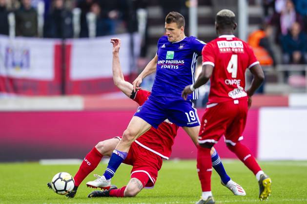 Royal Antwerp v RSC Anderlecht - Jupiler Pro League Play-Offs 1 ANTWERPEN, BELGIUM - MAY 12 : Ivan Santini forward of Anderlecht, Dino Arslanagic defender of Antwerp, Daniele Opare defender of Antwerp during the Jupiler Pro League match between Royal Antwerp FC and RSC Anderlecht on May 12, 2019 in Antwerpen, Belgium, 12 05 2019 ( Photo Gregory Van Gansen Photonews ) Antwerpen Belgium Copyright: xGvgx 10791504-040