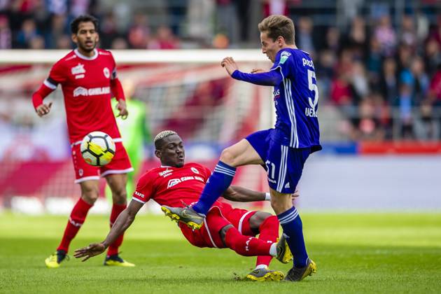 Royal Antwerp v RSC Anderlecht - Jupiler Pro League Play-Offs 1 ANTWERPEN, BELGIUM - MAY 12 : Yari Verschaeren midfielder of Anderlecht gets fouled by Daniele Opare defender of Antwerp during the Jupiler Pro League match between Royal Antwerp FC and RSC Anderlecht on May 12, 2019 in Antwerpen, Belgium, 12 05 2019 ( Photo Gregory Van Gansen Photonews ) Antwerpen Belgium Copyright: xGvgx 10791504-044