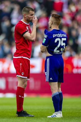 Royal Antwerp v RSC Anderlecht - Jupiler Pro League Play-Offs 1 ANTWERPEN, BELGIUM - MAY 12 : Dino Arslanagic defender of Antwerp, Adrien Trebel midfielder of Anderlecht during the Jupiler Pro League match between Royal Antwerp FC and RSC Anderlecht on May 12, 2019 in Antwerpen, Belgium, 12 05 2019 ( Photo Gregory Van Gansen Photonews ) Antwerpen Belgium Copyright: xGvgx 10791504-082