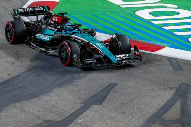 MARINA BAY, SINGAPORE: George Russell, racing for the Mercedes F1 team during the 2024 Formula 1 Singapore Grand Prix at the Marina Bay Street Circuit in Marina Bay, Singapore