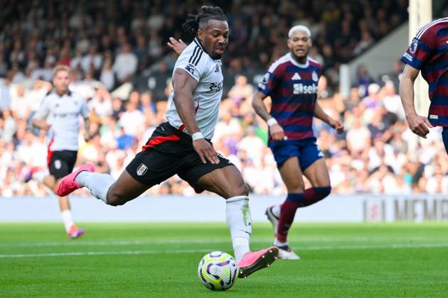 Fulham v Newcastle United Premier League 21 09 2024. Fulham forward Adama Traorà (11) shoots at goal during the Premier League match between Fulham and Newcastle United at Craven Cottage, London, England on 21 September 2024. London Craven Cottage Greater London England Editorial use only DataCo restrictions apply See www.football-dataco.com , Copyright: xSimonxTraylenx PSI-20467-0094