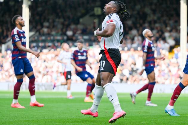 Fulham v Newcastle United Premier League 21 09 2024. Fulham forward Adama Traorà (11) shoots at goal misses the target and looks frustrated, looks dejectedduring the Premier League match between Fulham and Newcastle United at Craven Cottage, London, England on 21 September 2024. London Craven Cottage Greater London England Editorial use only DataCo restrictions apply See www.football-dataco.com , Copyright: xSimonxTraylenx PSI-20467-0098