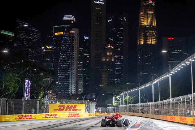 MARINA BAY, SINGAPORE: George Russell, racing for the Mercedes F1 team during the 2024 Formula 1 Singapore Grand Prix at the Marina Bay Street Circuit in Marina Bay, Singapore