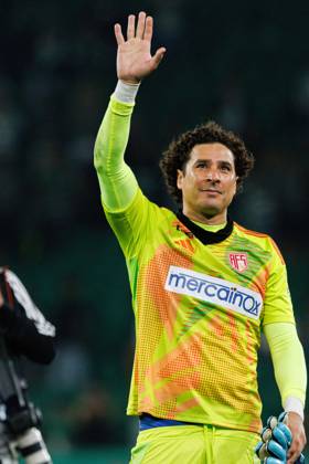 Sporting CP Vs AVS Futebol SAD in Lisbon - 22 Sept 2024 Guillermo Ochoa (AVS) seen in action during the Liga Portugal game between teams of Sporting CP and AVS Futebol SAD at Estadio Jose Alvalade. final score 3:0 Lisbon Portugal Copyright: xMaciejxRogowskix xSOPAxImagesx MROGOWSKI_sportingafs202425-44