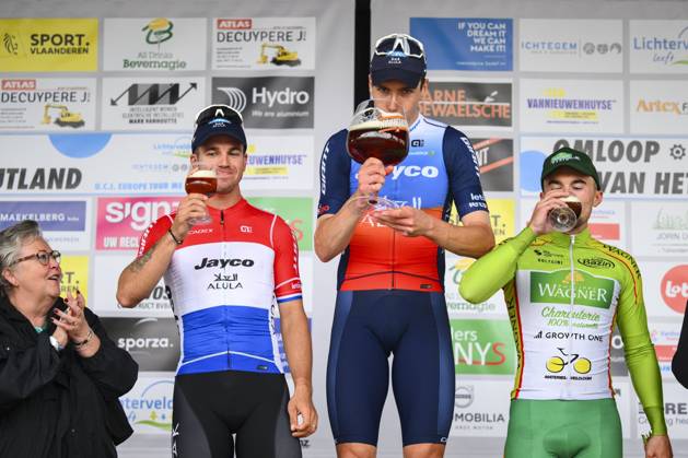Bilder des Jahres 2024, Sport 09 September Sport Themen der Woche KW39 Sport Bilder des Tages OMLOOP VAN HET HOUTLAND 2024 LICHTERVELDE, BELGIUM - SEPTEMBER 25 : Walscheid Max (GER) of Team Jayco AlUla, Groenewegen Dylan (NED) of Team Jayco AlUla, Barbier Pierre of Team Philippe Wagner Bazin on the podium pictured during the Omloop van het Houtland 2024 Cycling race with start in Eernegem and finish in Lichtervelde (195,3km). On September 25, 2024 in Lichtervelde, Belgium, 25-09-24 Lichtervelde Belgium  Copyright: xGvgx