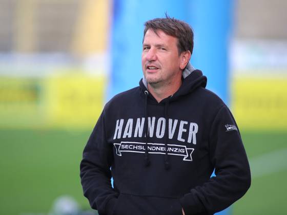 München, Deutschland, 25.September 2024: Fussball, Herren, 3.Liga, Saison 2024 2025, TSV 1860 München - Hannover 96 II, Grünwalder Stadion Daniel Stendel,Trainer (Hannover 96 II) Kopf, Oberkörper DFB regulations prohibit any use of photographs as image sequences and or quasi-video