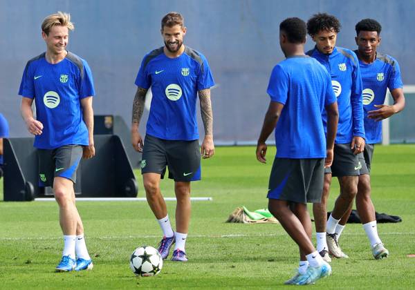 FC Barcelona, Barca Training Session Frenkie de Jong and Inigo Martinez train at the Joan Gamper sports city prior to the Champions League match against Young Boys in Barcelona, Spain, on September 30, 2024. Barcelona Barcelona Spain  Copyright: xUrbanandsportx originalFilename:urbanandsport-fcbarcel240930_np96y