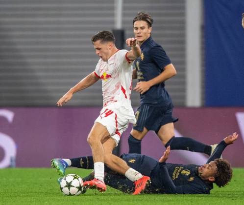 Fussball, Herren, Saison 2024 2025, Champions League (Ligaphase, 2. Spieltag), RB Leipzig - Juventus Turin, v. l. Christoph Baumgartner (RB Leipzig), Weston McKennie (Juventus Turin), 02.10.2024, Copyright: xSebastianxRäppold MatthiasxKochx