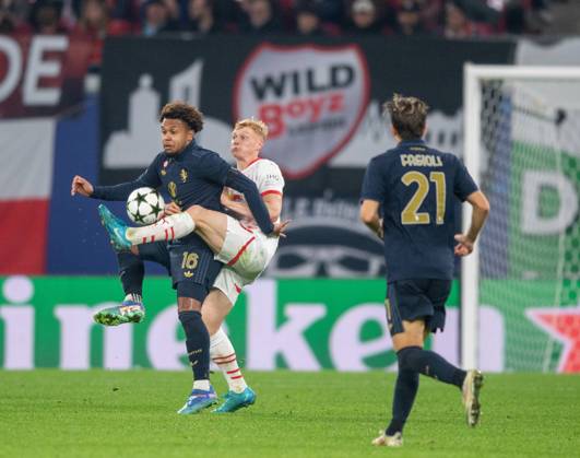 Fussball, Herren, Saison 2024 2025, Champions League (Ligaphase, 2. Spieltag), RB Leipzig - Juventus Turin, v. l. Weston McKennie (Juventus Turin), Nicolas Seiwald (RB Leipzig), Nicolo Fagioli (Juventus Turin), 02.10.2024, Copyright: xSebastianxRäppold MatthiasxKochx