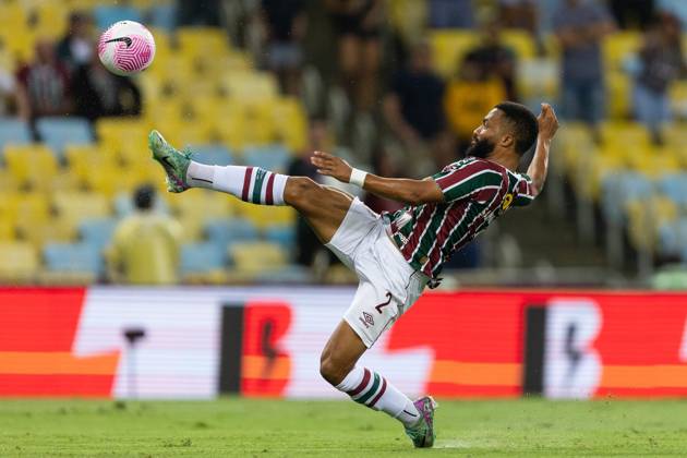 October 3, 2024, Rio De Janeiro, Rio De Janeiro, Brazil: RIO DE JANEIRO, BRAZIL - OCTOBER 03: SAMUEL XAVIER of Fluminense tries to get the ball during the match between Fluminense and Cruzeiro as part of Brasileirao 2024 at Maracana Stadium on October 03, 2024 in Rio de Janeiro, Brazil. Rio De Janeiro Brazil - ZUMAc227 20241003_zsp_c227_009 Copyright: xRuanoxCarneirox