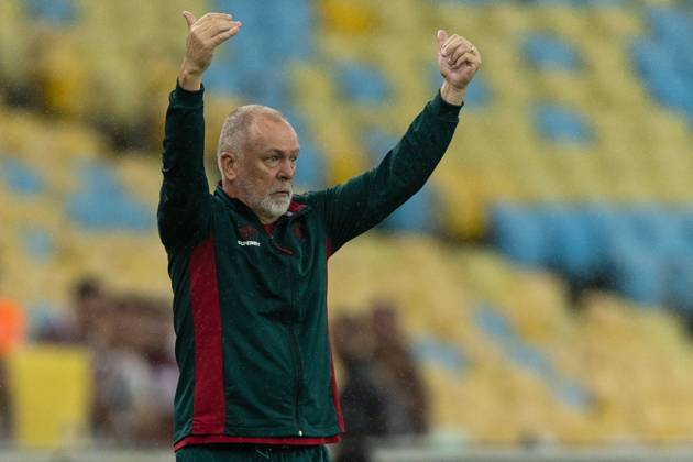 October 3, 2024, Rio De Janeiro, Rio De Janeiro, Brazil: RIO DE JANEIRO, BRAZIL - OCTOBER 03: MANO MENEZES, Head Coach of Fluminense, gestures during the match between Fluminense and Cruzeiro as part of Brasileirao 2024 at Maracana Stadium on October 03, 2024 in Rio de Janeiro, Brazil. Rio De Janeiro Brazil - ZUMAc227 20241003_zsp_c227_015 Copyright: xRuanoxCarneirox