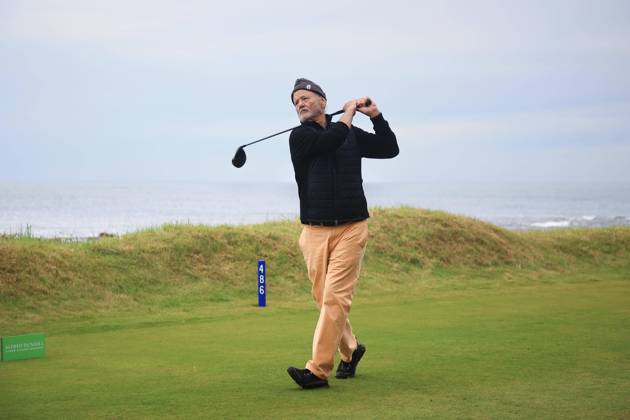 Bilder des Jahres 2024, Sport 10 Oktober Sport Themen der Woche KW40 4th October 2024; Kingsbarns, Fife, Scotland; Alfred Dunhill Links Golf Championship, Round 2; Actor Bill Murray tees off on the sixteenth hole on Kingsbarns Golf Links, during the second round of the Dunhill Links Championship  ActionPlus12699768 DavidxYoung