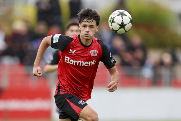 Kerim Alajbegovic (Bayer 04 Leverkusen) kontrolliert den Ball, UEFA Youth League 2024 25 League Phase MD2, Bayer 04 Leverkusen v AC Milan, Ulrich-Haberland-Stadion am 05. October 2024 in Leverkusen, Deutschland. (Foto von Marco Steinbrenner DeFodi Images) Kerim Alajbegovic (Bayer 04 Leverkusen) controls the ball, UEFA Youth League 2024 25 League Phase MD2, Bayer 04 Leverkusen v AC Milan, Ulrich-Haberland-Stadion, October 5, 2024 in Leverkusen, Germany. (Photo by Marco Steinbrenner DeFodi Images) Defodi-700_lev_milan_u19_20241001_141
