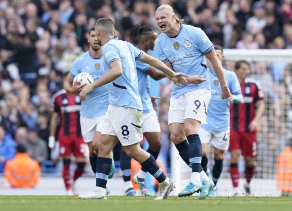 Manchester, England, 5th October 2024. Erling Haaland of Manchester City (R) celebrates the goal scored by Mateo KovaÄić of Manchester City (L) during the Premier League match at the Etihad Stadium, Manchester. Picture credit should read: Andrew Yates Sportimage EDITORIAL USE ONLY. No use with unauthorised audio, video, data, fixture lists, club league logos or live services. Online in-match use limited to 120 images, no video emulation. No use in betting, games or single club league player publications. SPI-3360-0008
