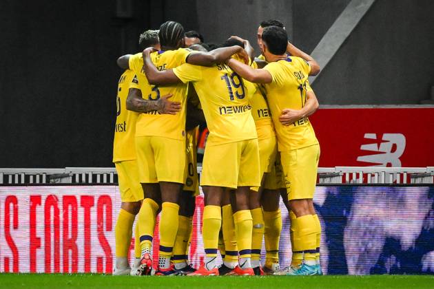 October 5, 2024, Villeneuve-D ascq, France, France: Zakaria ABOUKHLAL of Toulouse celebrate his goal with teammates during the Ligue 1 match between Lille OSC (LOSC) and Toulouse FC at Pierre Mauroy Stadium on October 05, 2024 in Villeneuve-d Ascq near Lille, France. Villeneuve-D ascq France - ZUMAm308 20241005_zsp_m308_004 Copyright: xMatthieuxMirvillex