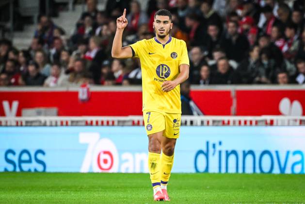 October 5, 2024, Villeneuve-D ascq, France, France: Zakaria ABOUKHLAL of Toulouse celebrates his goal during the Ligue 1 match between Lille OSC (LOSC) and Toulouse FC at Pierre Mauroy Stadium on October 05, 2024 in Villeneuve-d Ascq near Lille, France. Villeneuve-D ascq France - ZUMAm308 20241005_zsp_m308_006 Copyright: xMatthieuxMirvillex