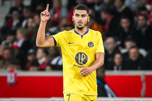 October 5, 2024, Villeneuve-D ascq, France, France: Zakaria ABOUKHLAL of Toulouse celebrates his goal during the Ligue 1 match between Lille OSC (LOSC) and Toulouse FC at Pierre Mauroy Stadium on October 05, 2024 in Villeneuve-d Ascq near Lille, France. Villeneuve-D ascq France - ZUMAm308 20241005_zsp_m308_005 Copyright: xMatthieuxMirvillex