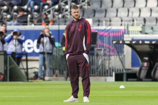 Eric Dier (FC Bayern Muenchen) schaut, Bundesliga, Eintracht Frankfurt v FC Bayern München, Deutsche Bank Park am 06. October 2024 in Frankfurt am Main, Deutschland. (Foto von Marco Steinbrenner DeFodi Images) Eric Dier (FC Bayern Muenchen) looks on, Bundesliga, Eintracht Frankfurt v FC Bayern München, Deutsche Bank Park, October 6, 2024 in Frankfurt am Main, Germany. (Photo by Marco Steinbrenner DeFodi Images) DFL regulations prohibit any use of photographs as image sequences and or quasi-video. Defodi-700_frank_muenchen_202401006_014