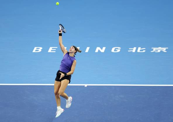 (241006) -- BEIJING, Oct. 6, 2024 -- Karolina Muchova of the Czech Republic hits a return during the women s singles final match against Coco Gauff of the United States at the 2024 China Open tennis tournament in Beijing, China, Oct. 6, 2024. ) (SP)CHINA-BEIJING-TENNIS-CHINA OPEN-WOMEN S SINGLES-FINAL (CN) ZhangxChenlin