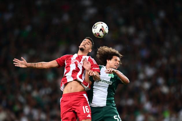 WILLIAN ARAO of Panathinaikos FC in action against DAVID CARMO of Olympiacos FC during the SuperLeague regular season soccer match between Panathinaikos FC and Olympiacos FC held at OAKA in Athens, Greece, 6 October 2024. IMAGO ONE INCH PRODUCTIONS ATHENS Greece Copyright: xOnexInchxProductionsx 6333037