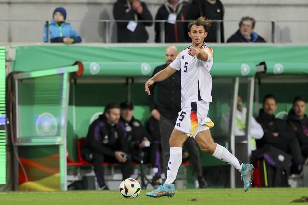 Max Rosenfelder (Germany) kontrolliert den Ball, UEFA European Under-21 Championship Qualifying - Group D, Germany vs Bulgaria, Jahnstadion am 11. October 2024 in Regensburg, Deutschland. (Foto von Marco Steinbrenner DeFodi Images) Max Rosenfelder (Germany) controls the ball, UEFA European Under-21 Championship Qualifying - Group D, Germany vs Bulgaria, Jahnstadion, October 11, 2024 in Regensburg, Germany. (Photo by Marco Steinbrenner DeFodi Images) not used in POL SRB CRO FRA GBR NED ITA USA Defodi-700_deutsch_bul_u21_20241011_048
