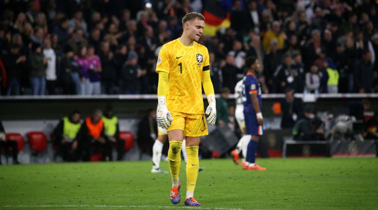 BAU 14.10..2024 München Fußball Länderspiel Deutschland vs. Niederlande, Bart Verbruggen (NED) enttäuscht