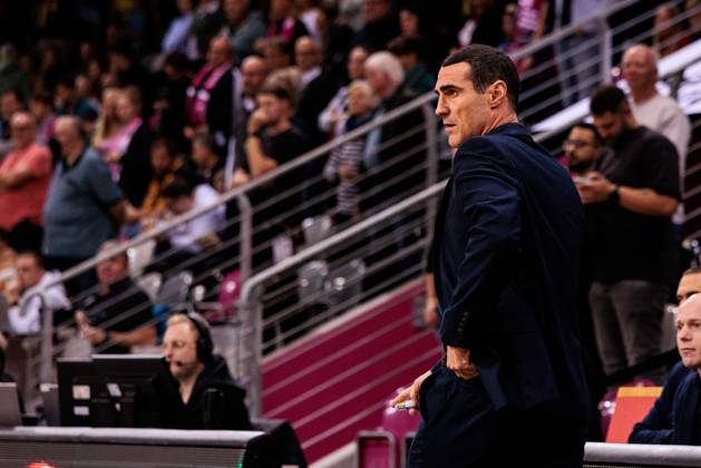 Basketball Champions League, Telekom Baskets Bonn vs. AEK Betsson BC, 15.10.2024 Roel Moors (Trainer Telekom Baskets Bonn) Basketball Champions League, Telekom Baskets Bonn vs. AEK Betsson BC, Bonn, Telekom Dome am 15.10.2024 Copyright: xBEAUTIFULxSPORTS Wunderlx