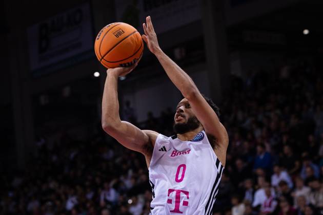 Basketball Champions League, Telekom Baskets Bonn vs. AEK Betsson BC, 15.10.2024 Darius McGhee (Telekom Baskets Bonn 0) trifft aus allen Lagen -- Basketball Champions League, Telekom Baskets Bonn vs. AEK Betsson BC, 15.10.2024, Telekom Dome, Bonn Copyright: xBEAUTIFULxSPORTS Derixx
