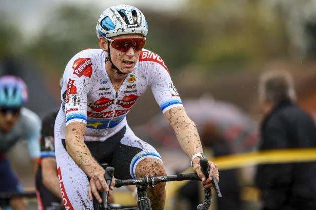 Belgian Michael Vanthourenhout pictured in action during the men s elite race of the Kermiscross cyclocross cycling event in Ardooie, Thursday 17 October 2024. DAVIDxPINTENS x102798397x