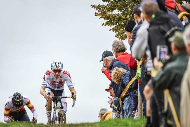 Belgian Michael Vanthourenhout pictured in action during the men s elite race of the Kermiscross cyclocross cycling event in Ardooie, Thursday 17 October 2024. DAVIDxPINTENS x102798398x