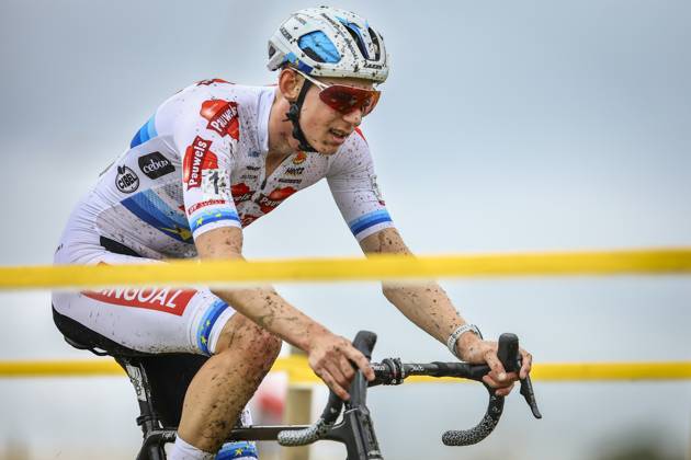 Belgian Michael Vanthourenhout pictured in action during the men s elite race of the Kermiscross cyclocross cycling event in Ardooie, Thursday 17 October 2024. DAVIDxPINTENS x102798472x