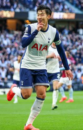 Tottenham Hotspur FC v West Ham United FC Heung-Min Son of Tottenham Hotspur scores a GOAL 4-1 and celebrates during the Tottenham Hotspur FC v West Ham United FC English Premier League match at the Tottenham Hotspur Stadium, London, England, United Kingdom on 19 October 2024 Editorial use only. All images are copyright Every Second Media Limited. No images may be reproduced without prior permission. All rights reserved. Premier League and Football League images are subject to licensing agreements with Football DataCo Limited. see https: www.football-dataco.com Copyright: xIMAGO EveryxSecondxMediax ESM-1174-0030